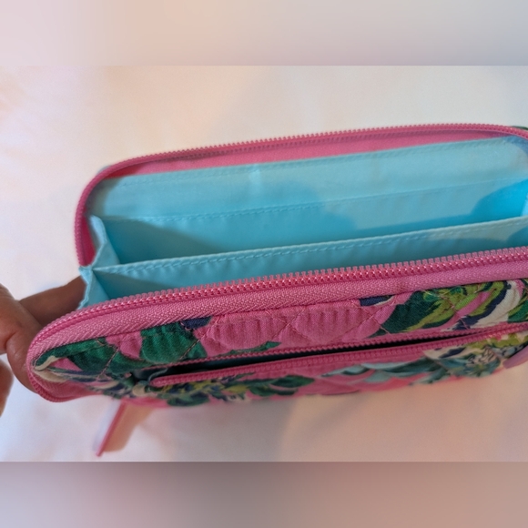 NWOT Vera Bradley Pink and Green Tropical Floral Turnkey Wallet. - Picture 13 of 13